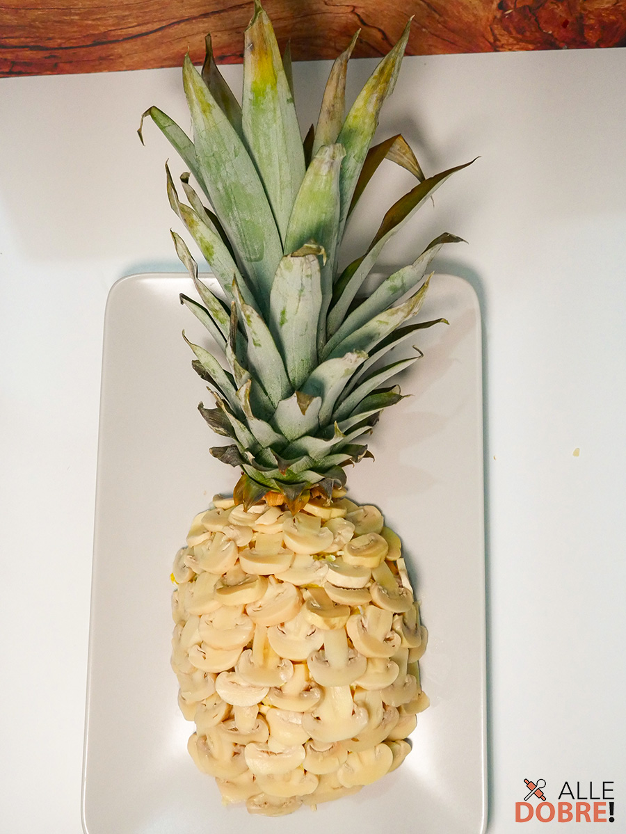 sałatka w kształcie ananasa przepis