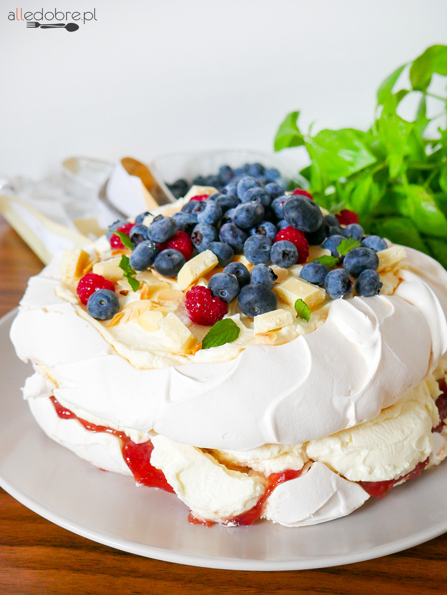 bezowy tort
