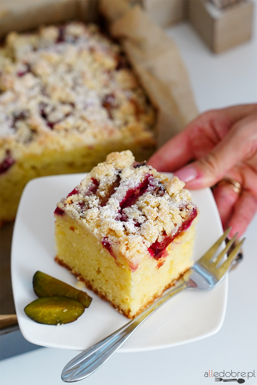 Ciasto na kefirze ze śliwkami i kruszonką przepis krok po kroku