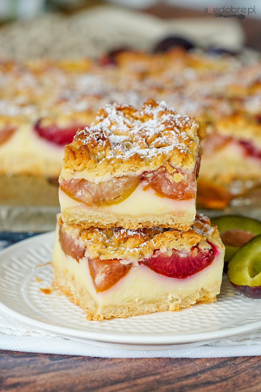 Kruche ciasto ze śliwkami i budyniem