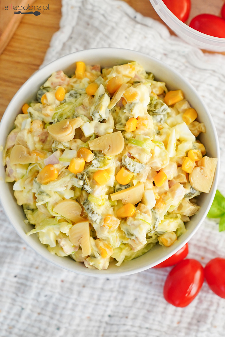 Sałatka z szynką i pieczarkami