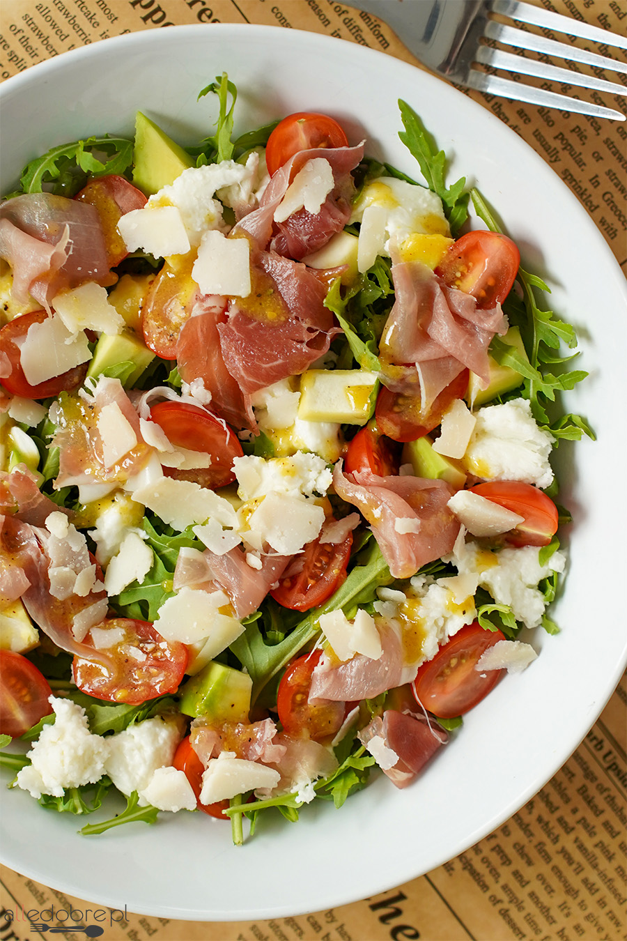 Sałatka z rukolą i szynką parmeńską przepis