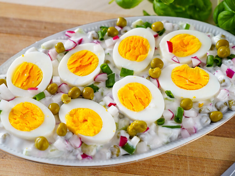 Jajka w sosie jogurtowo-warzywnym