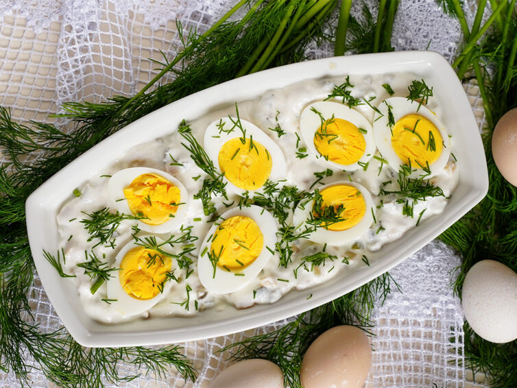 Jajka w sosie chrzanowym na zimno