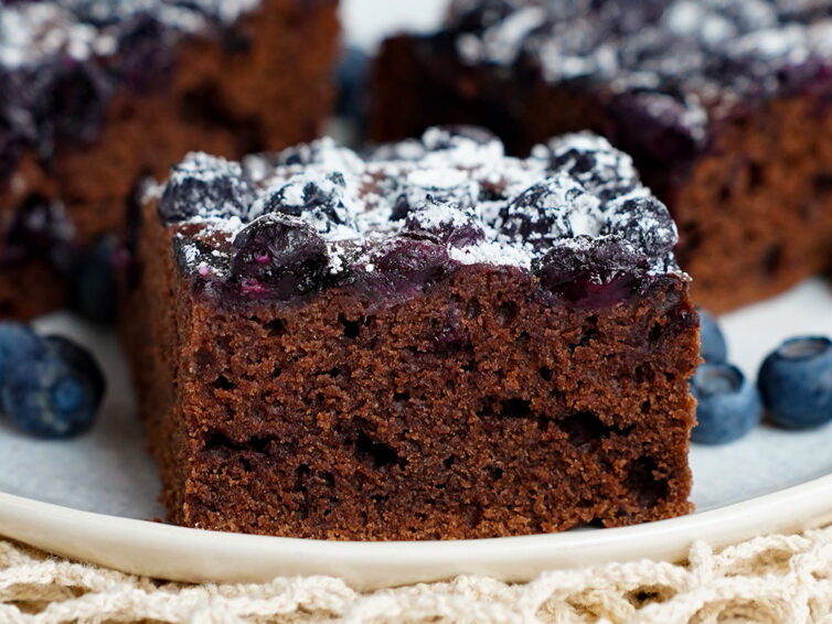 Ciasto czekoladowe na kefirze z borówkami
